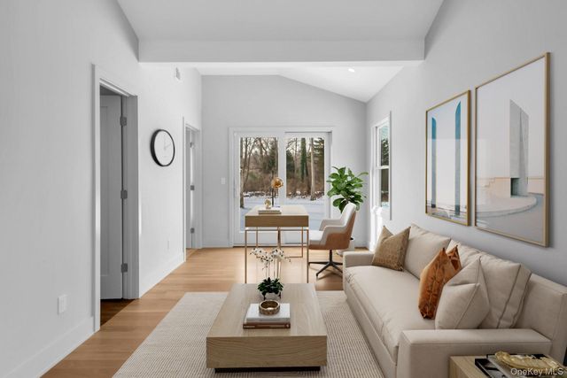 4 Northwood Court, Woodbury, NY 11797