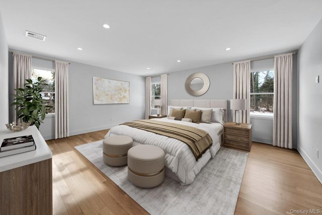 4 Northwood Court, Woodbury, NY 11797