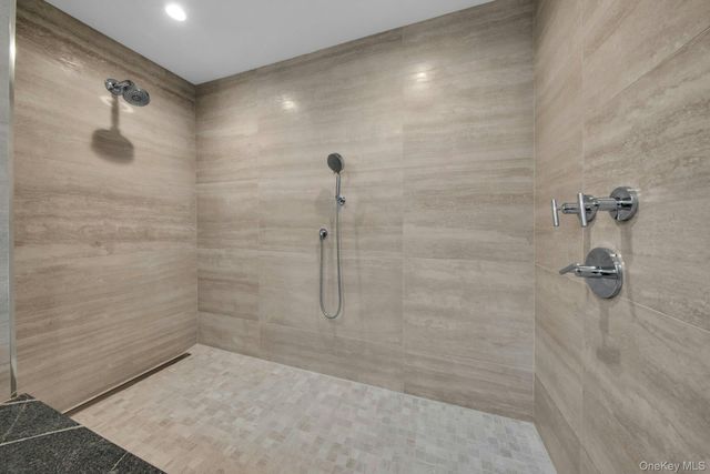 4 Northwood Court, Woodbury, NY 11797