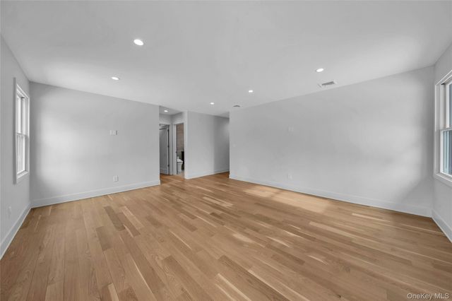 4 Northwood Court, Woodbury, NY 11797