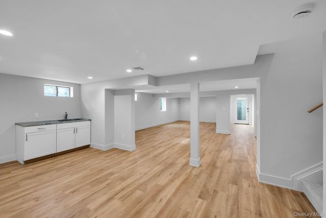 4 Northwood Court, Woodbury, NY 11797