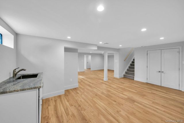 4 Northwood Court, Woodbury, NY 11797