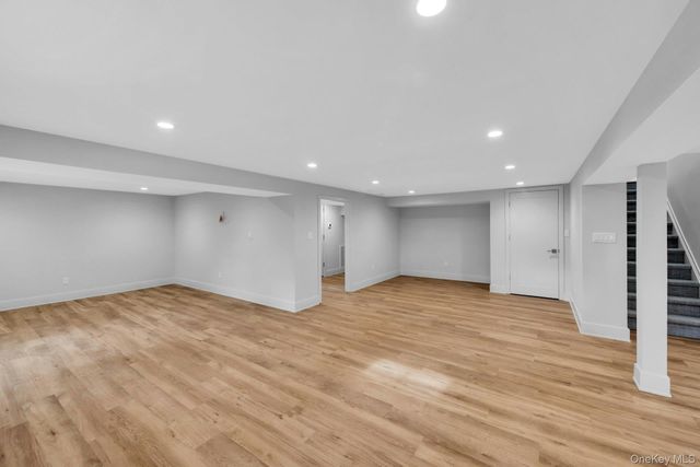 4 Northwood Court, Woodbury, NY 11797