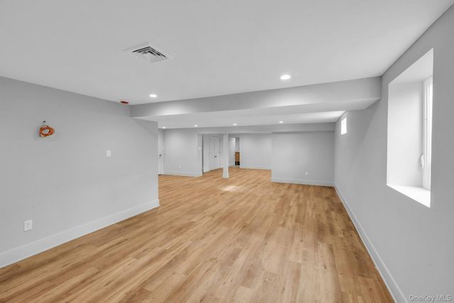 4 Northwood Court, Woodbury, NY 11797