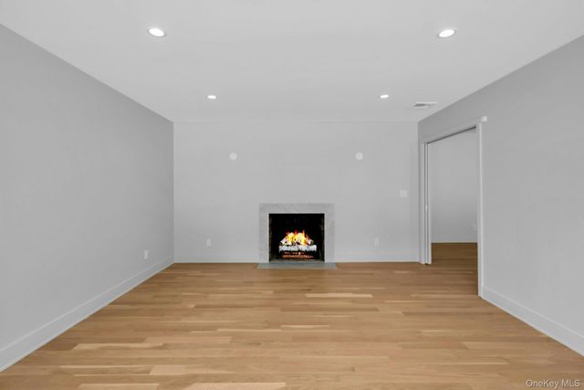 4 Northwood Court, Woodbury, NY 11797