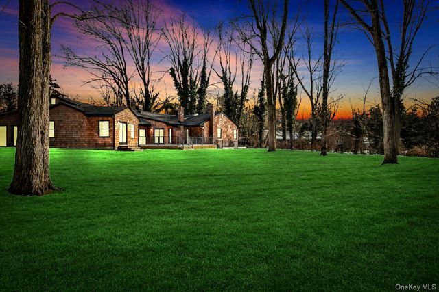 4 Northwood Court, Woodbury, NY 11797