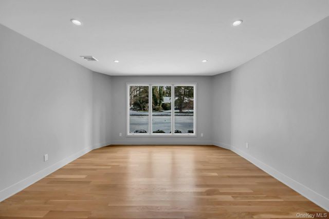 4 Northwood Court, Woodbury, NY 11797