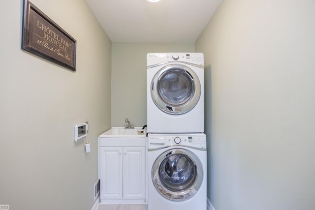 32339 Whitley Circle, Warren, MI 48088