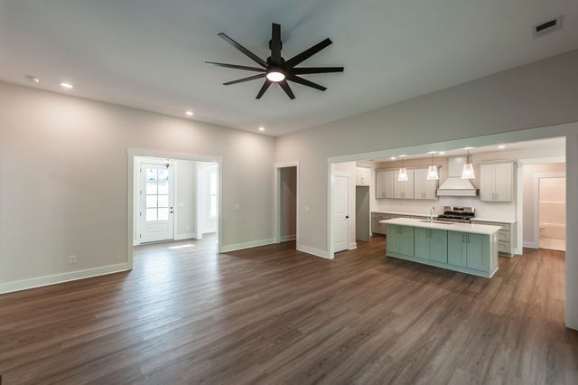 330 Thoroughbred Ln, Hartsville, TN 37074