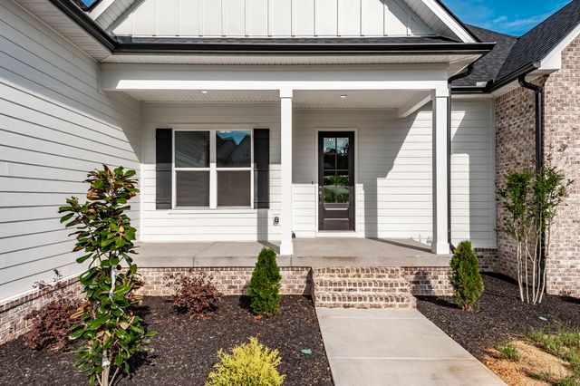 330 Thoroughbred Ln, Hartsville, TN 37074