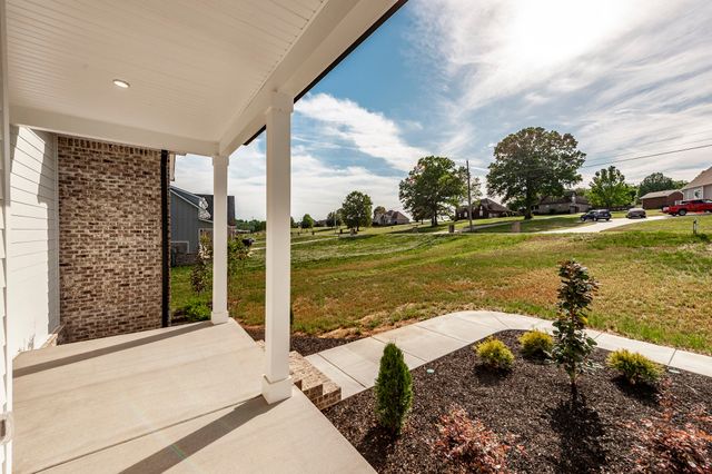 330 Thoroughbred Ln, Hartsville, TN 37074
