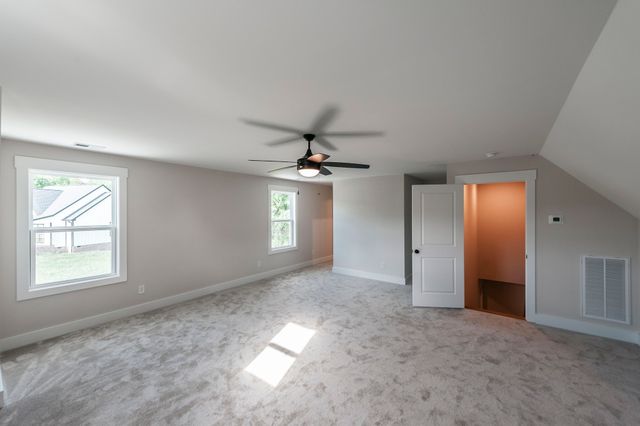 330 Thoroughbred Ln, Hartsville, TN 37074