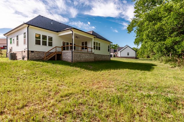 330 Thoroughbred Ln, Hartsville, TN 37074