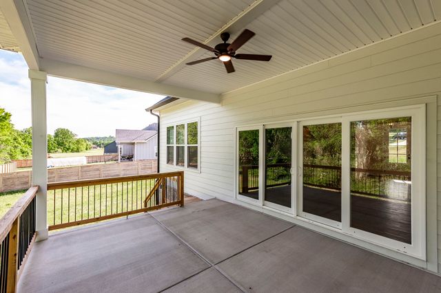 330 Thoroughbred Ln, Hartsville, TN 37074