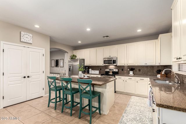 3721 S MARTINGALE Road, Gilbert, AZ 85297