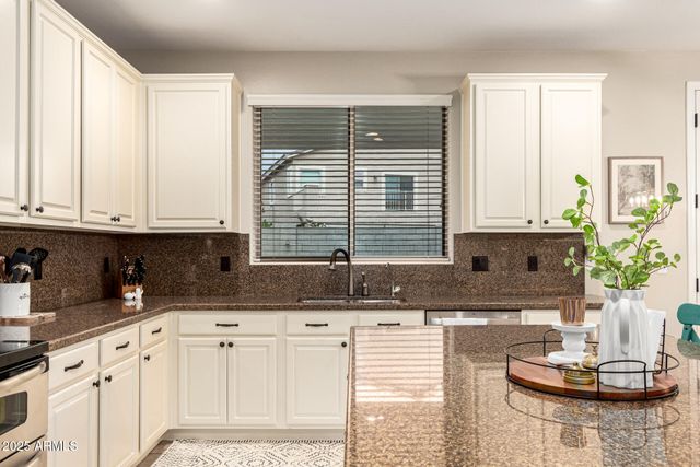 3721 S MARTINGALE Road, Gilbert, AZ 85297