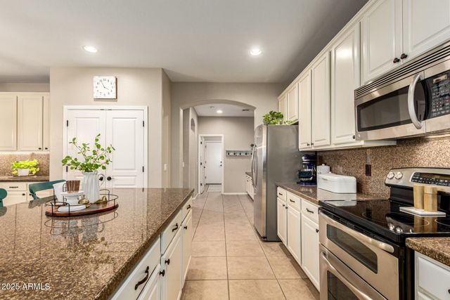 3721 S MARTINGALE Road, Gilbert, AZ 85297