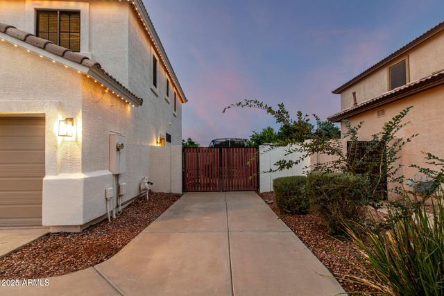 3721 S MARTINGALE Road, Gilbert, AZ 85297