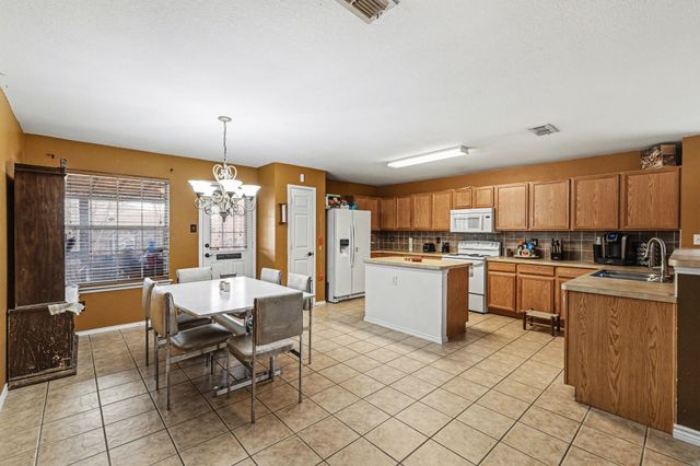 7936 Meadow Spring Lane, Fort Worth, TX 76120