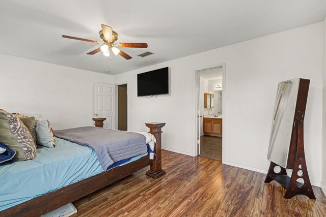 7936 Meadow Spring Lane, Fort Worth, TX 76120