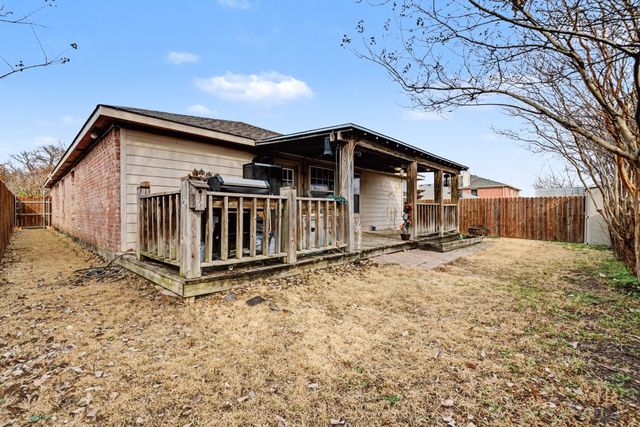 7936 Meadow Spring Lane, Fort Worth, TX 76120