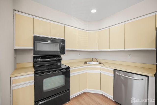 89 Diamond Lane, Old Bridge, NJ 08857