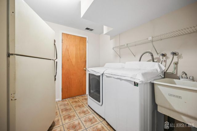 89 Diamond Lane, Old Bridge, NJ 08857