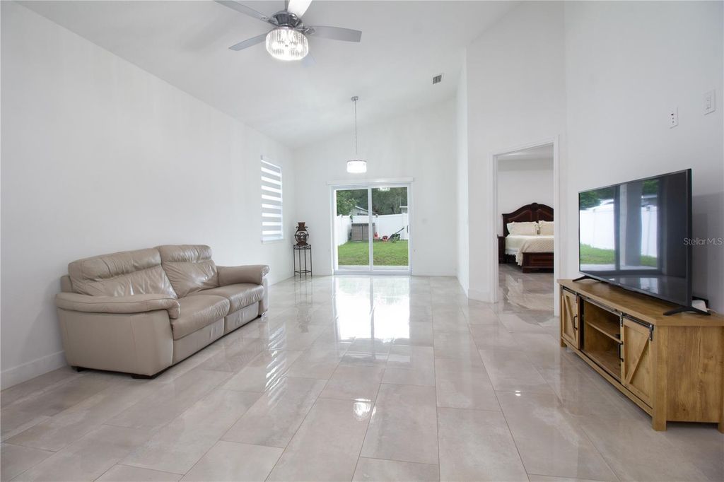 Image 11 of property listing at 8920 N NEWPORT AVENUE, Tampa, FL 33604
