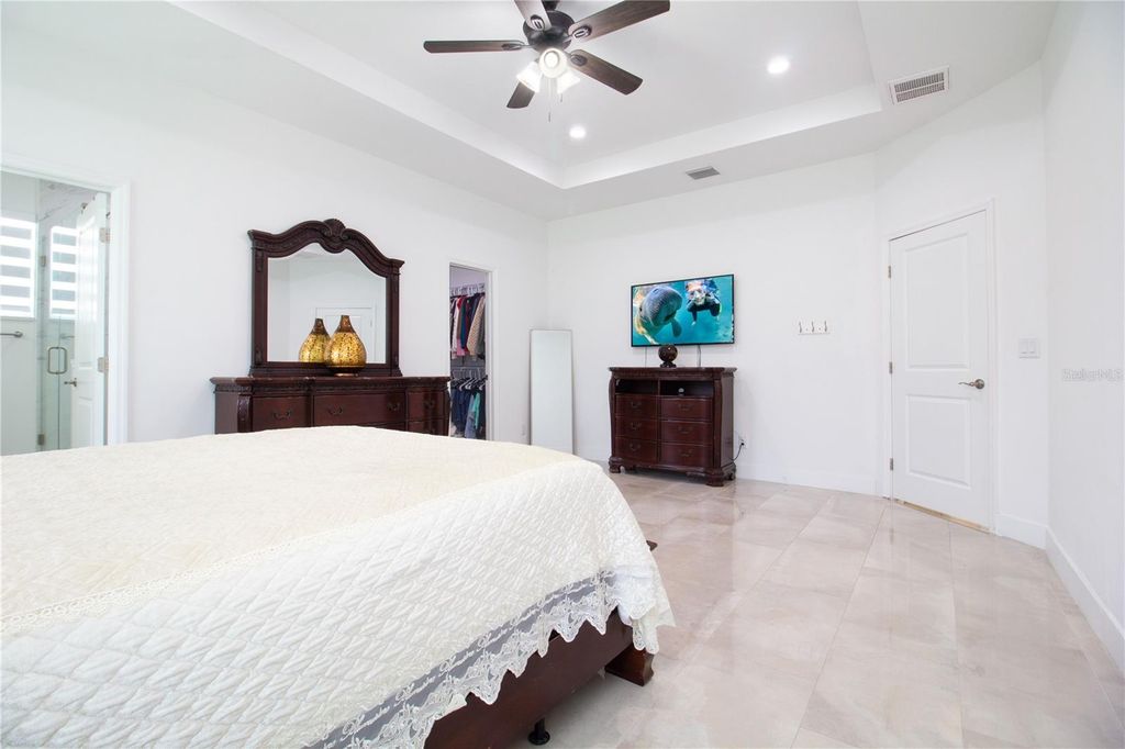 Image 16 of property listing at 8920 N NEWPORT AVENUE, Tampa, FL 33604