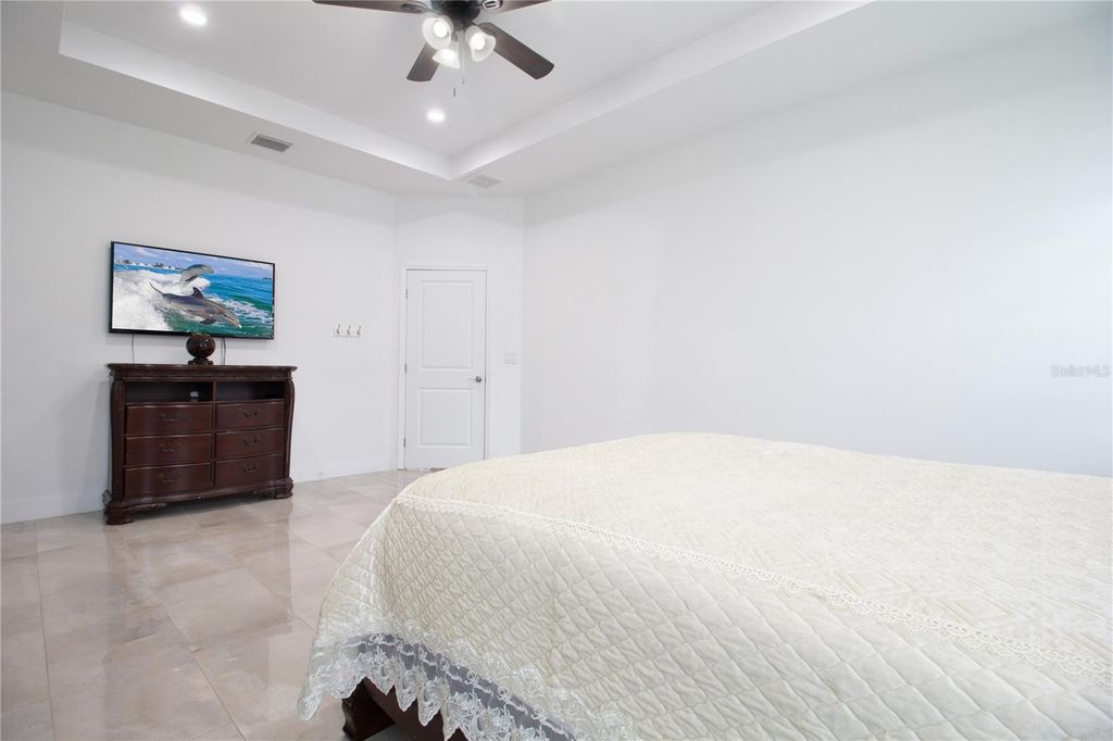 Image 31 of property listing at 8920 N NEWPORT AVENUE, Tampa, FL 33604