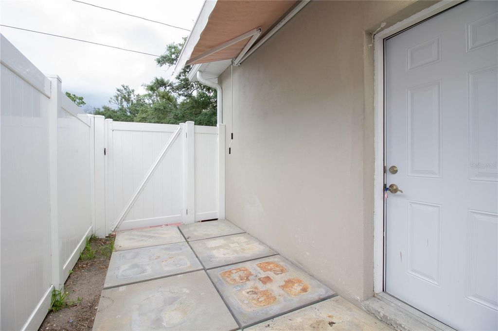 Image 32 of property listing at 8920 N NEWPORT AVENUE, Tampa, FL 33604