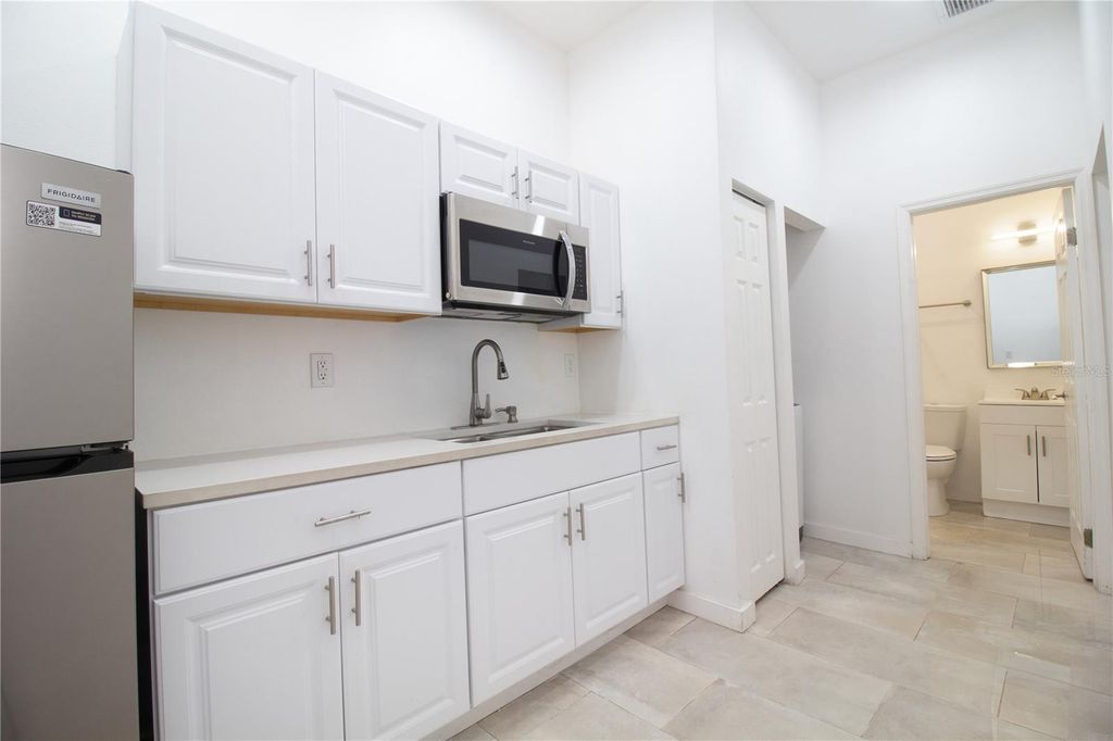Image 33 of property listing at 8920 N NEWPORT AVENUE, Tampa, FL 33604
