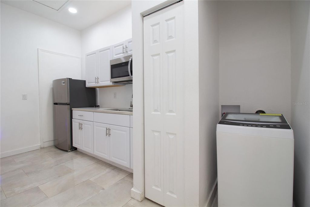 Image 34 of property listing at 8920 N NEWPORT AVENUE, Tampa, FL 33604