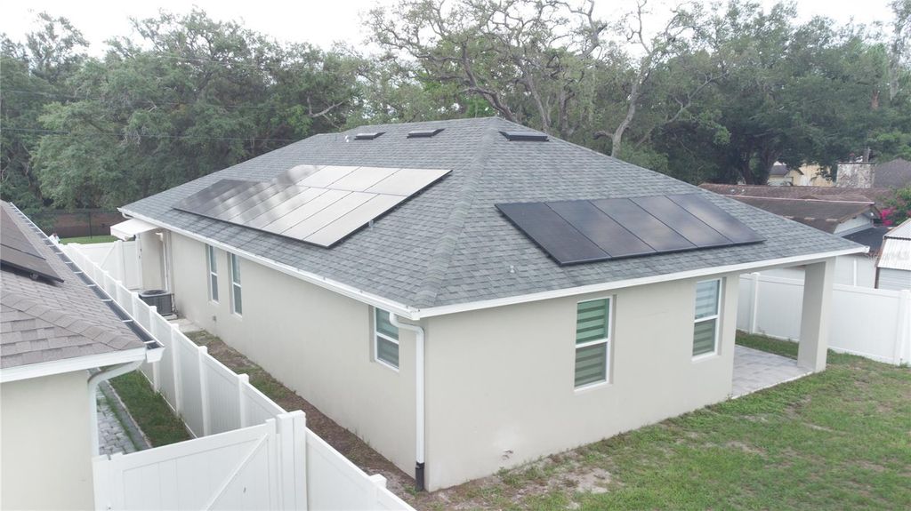 Image 45 of property listing at 8920 N NEWPORT AVENUE, Tampa, FL 33604