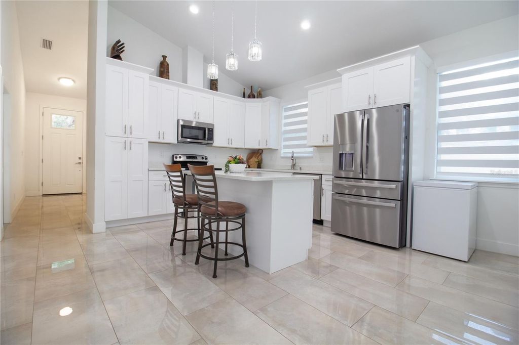 Image 6 of property listing at 8920 N NEWPORT AVENUE, Tampa, FL 33604