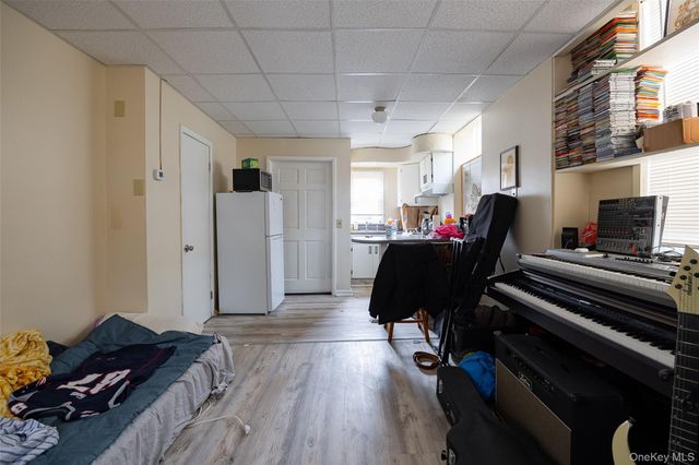 81 Vineyard Avenue, Highland, NY 12528