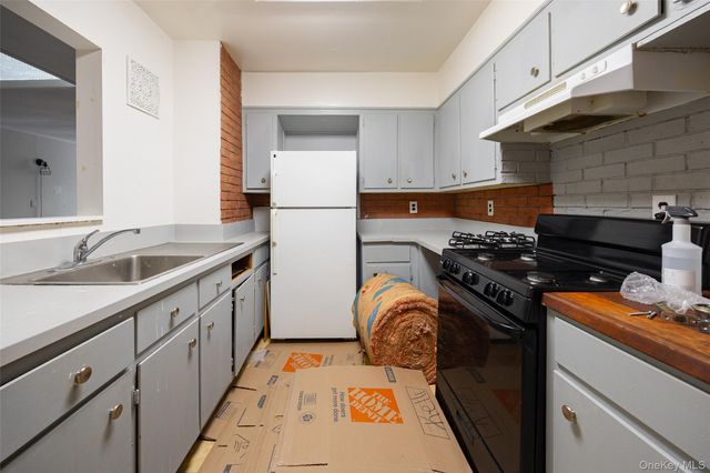 81 Vineyard Avenue, Highland, NY 12528