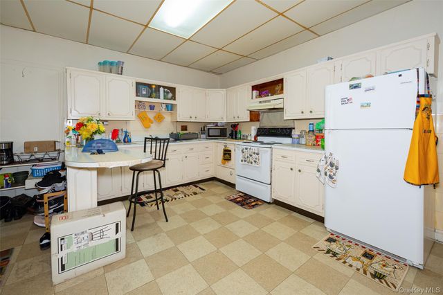 81 Vineyard Avenue, Highland, NY 12528