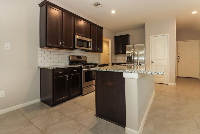 1958 Bravos Manor Lane, Fresno, TX 77545