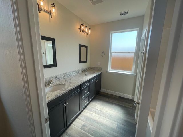 16180 West David Avenue, Kerman, CA 93630