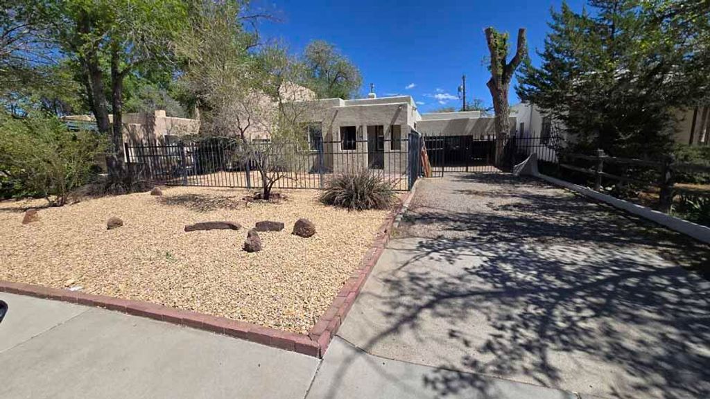 232 Solano Drive NE, Albuquerque, NM 87108