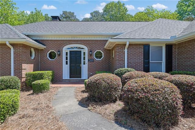 205 Saddle Creek Drive, Roswell, GA 30076