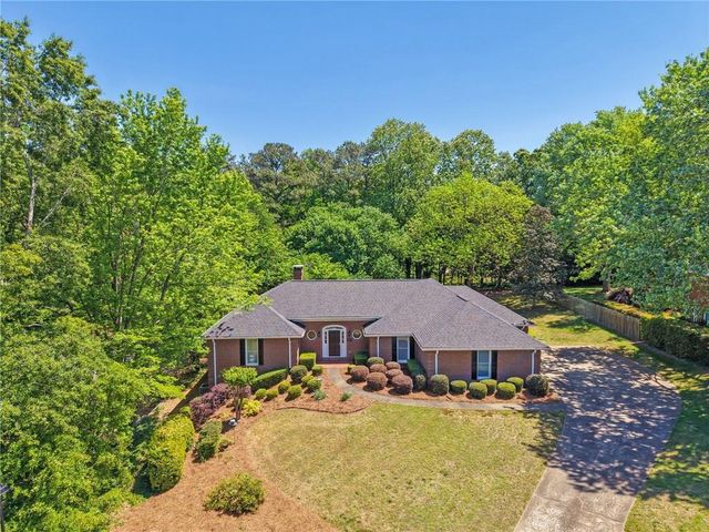 205 Saddle Creek Drive, Roswell, GA 30076