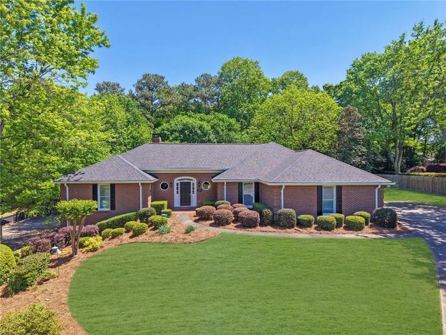 205 Saddle Creek Drive, Roswell, GA 30076