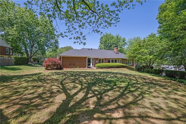 205 Saddle Creek Drive, Roswell, GA 30076