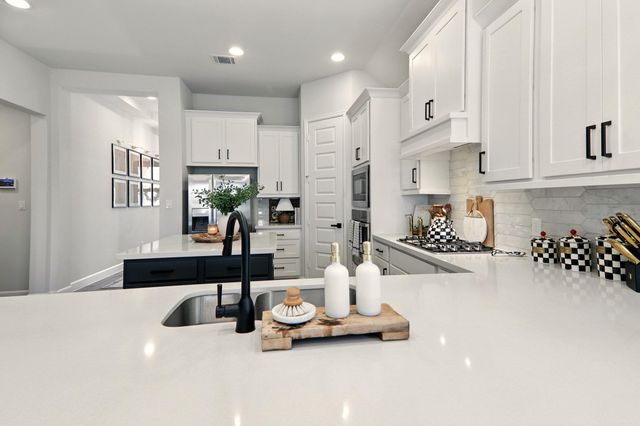 112 Rosemary CT, Bastrop, TX 78602