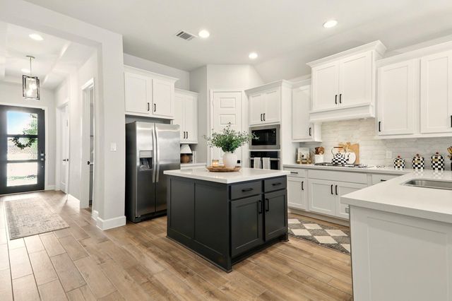 112 Rosemary CT, Bastrop, TX 78602