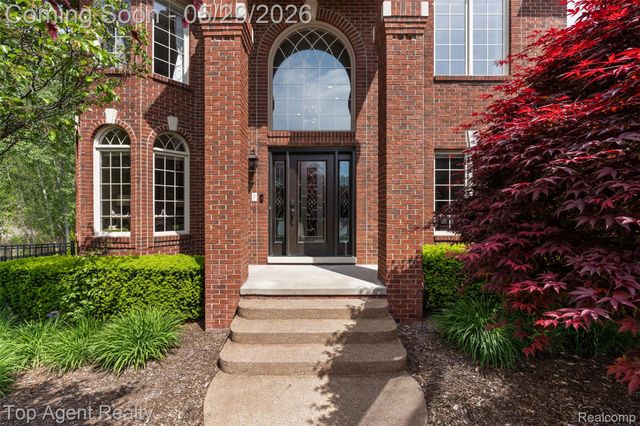 18775 Newbridge Drive, Macomb Township, MI 48044