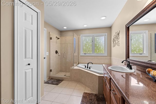 18775 Newbridge Drive, Macomb Township, MI 48044
