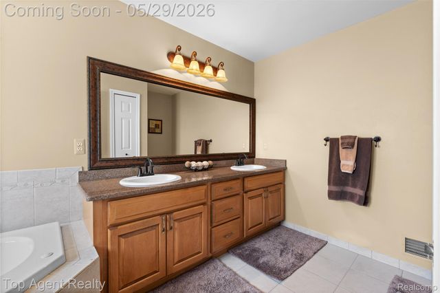 18775 Newbridge Drive, Macomb Township, MI 48044